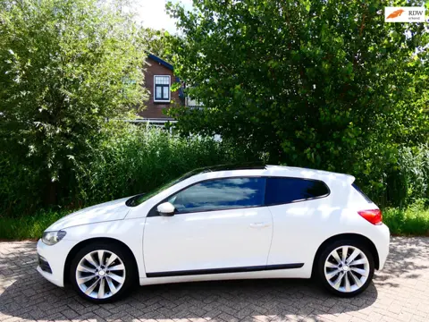 Volkswagen Scirocco 1.4 TSI 122pk Clima Cruise PDC Panorama Xenon 18-inch