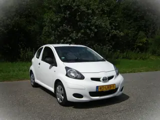Toyota Aygo 1.0-12V Access . 3 Deurs . Airco . Nw . APK . leuke auto .