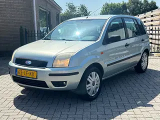 Ford Fusion 1.6-16V First Edition | 5drs | trekhaak | airco | pdc | vol jaar apk !