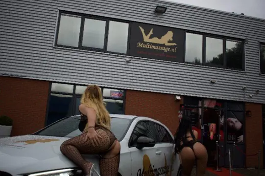 Huis vol xxxxx meiden!