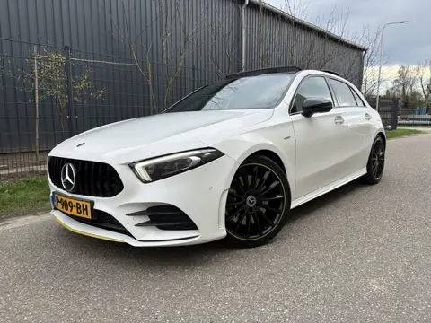 Mercedes-Benz A-Klasse 250 Premium Plus / AUTOMAAT / PANORAMADAK / AMG PAKKET / EDITION 1 / 155dkm!