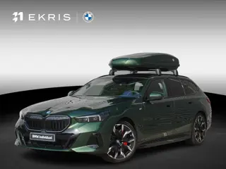 BMW 5 Serie Touring 550e xDrive | M Sportpakket Pro | M Multifunctionele voorstoelen | Glazen panora