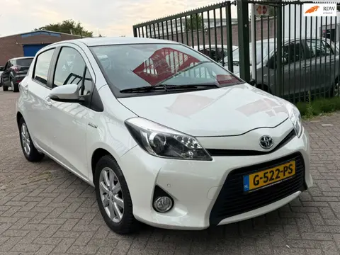 Toyota Yaris 1.5 Full Hybrid Aspiration Automaat 2e eigenaar dealer onderhouden navigatie achteruit 