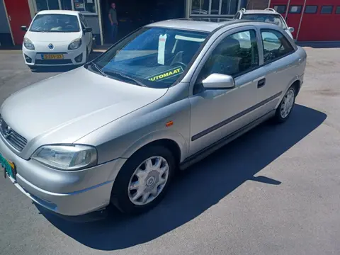 Opel Astra 1.6 GL AUTOMAAT MER NIEUWE APK