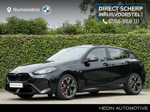 BMW 1-serie 120 | M-Sport Pro | Panorama | Camera | Comfort Access | M Sportremsysteem Rot
