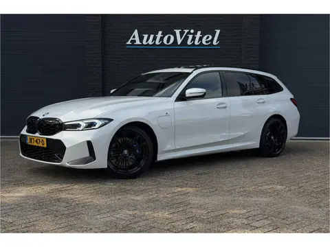 BMW 3 Serie Touring 330e M-Sport | 19,5 kWh Accu | Panodak | Head-Up | Memory | Trekhaak | 360° Came