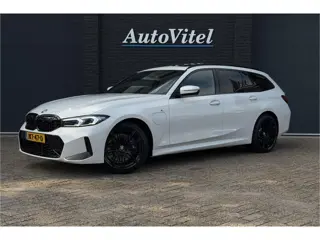 BMW 3 Serie Touring 330e M-Sport | 19,5 kWh Accu | Panodak | Head-Up | Memory | Trekhaak | 360° Came