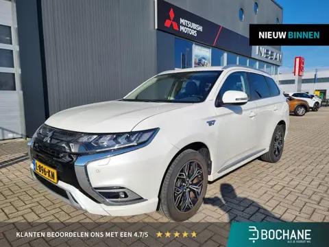 Mitsubishi Outlander 2.4 PHEV Intense  | Trekhaak | Applle CarPlay / Android Auto navigatie | Achter