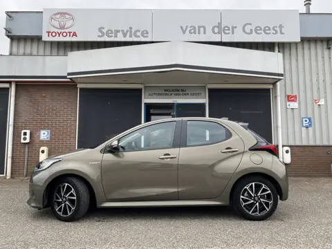 Toyota Yaris 1.5 Hybrid Dynamic Navi / Camera / Clima