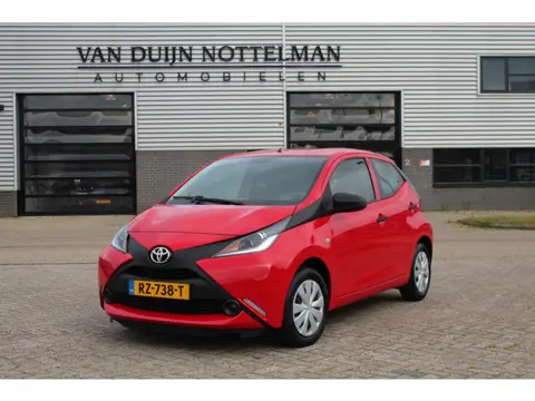 Toyota Aygo 1.0 VVT-i x / Zuinig / Bluetooth / 1ste eigenaar / N.A.P.