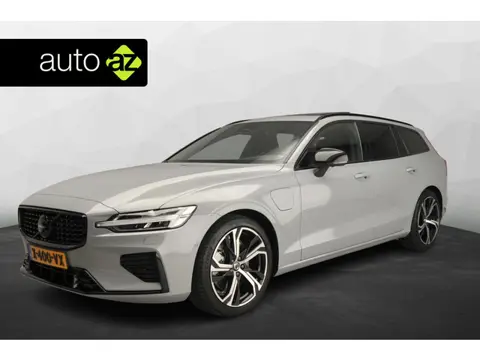 Volvo V60 2.0 T6 Plug-in hybrid AWD Ultimate Dark | Pano | Trekhaak | 360 cam | HUD | Stuur + stoelv