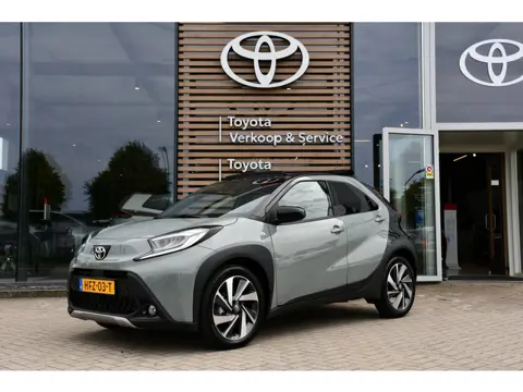 Toyota Aygo X 1.0 VVT-i S-CVT Envy Automaat 72pk | Aangepast naar handgas/rem | Elektrisch vouwdak |