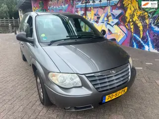 Chrysler Voyager 2.4i SE Luxe airco schuifdeuren inklapbare spiegels àlles elektrisch stereo boeken 
