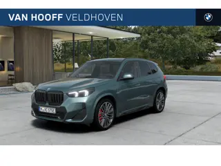 BMW X1 xDrive25e M Sport Automaat / Panoramadak / Trekhaak / Adaptieve LED / Sportstoelen / M Adapti