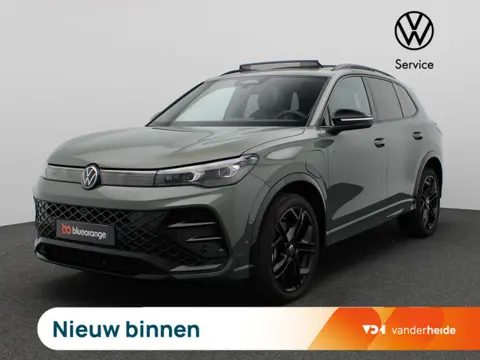 Volkswagen Tiguan 1.5 eHybrid R-Line Edition 272PK DSG Pano-Schuifdak, Black Style, Trekhaak, 20" LM