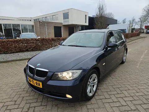 BMW 3-serie Touring 320i Business Line Nieuwe apk 2027