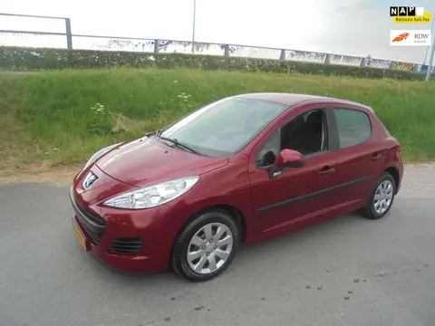 Peugeot 207 peugeot 207 1.4 benzine 5 deurs airco trekhaak 107.000km
