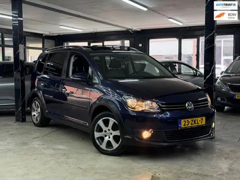 Volkswagen Touran 1.4 TSI Cross Pano | CarPlay | Leer | parkeersensoren