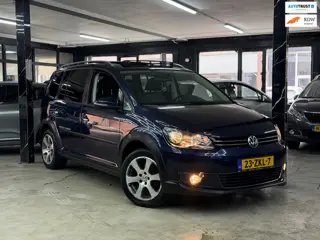 Volkswagen Touran 1.4 TSI Cross Pano | CarPlay | Leer | parkeersensoren