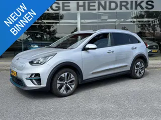 Kia e-Niro ExecutiveLine Sky 64 kWh | SOH: 93,9% | 3 Fase | Warmte pomp | Schuifdak | Adaptive CC | 