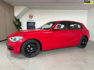 BMW 1-serie 116i Upgrade Edition Airco, Navigatie, LMV, Lederen bekleding, 6 versnellingen.