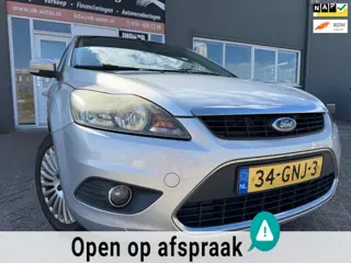 Ford Focus 1.6 Titanium met parkeersensoren en bluetooth telefoon en cruise controle