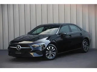 Mercedes-Benz A-Klasse 180 Star Edition | 136PK | Led | Distronic | Widescreen | Stoelverwarming | L