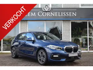 BMW 1-serie 118i Business Edition Trekhaak Sportstoelen Digitale Cockpit Carplay