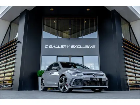 Volkswagen Golf 1.4 eHybrid Style - Panorama | Elek. Trekhaak | Camera | ACC