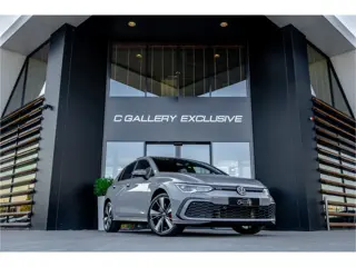 Volkswagen Golf 1.4 eHybrid Style - Panorama | Elek. Trekhaak | Camera | ACC