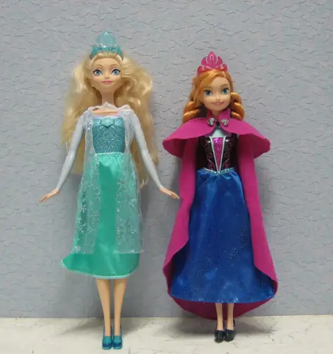 Anna en Elsa frozen met nederlandse en Duitse muziek