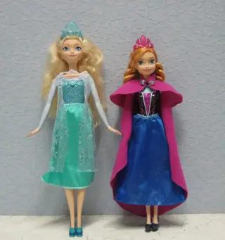 Anna en Elsa frozen met nederlandse en Duitse muziek