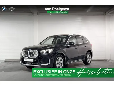 BMW iX1 eDrive20 Pure Edition | X-Line | Achteruitrijcamera | Comfort Access | Stoelverwarming | Pre