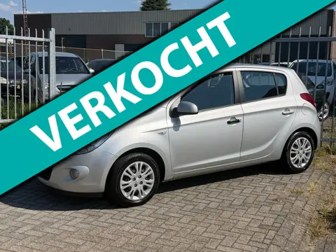 Hyundai I20 1.2i Business Edition 5 deurs! NL AUTO NAP! 2e eigenaar l NAVI l PDC l AIRCO ECC l MTF-s