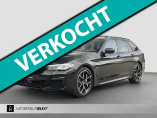 BMW 5-serie Touring 530e M-Sport | Pano | Head Up | Sfeer | Camera | Dealer onderhouden | Driving As