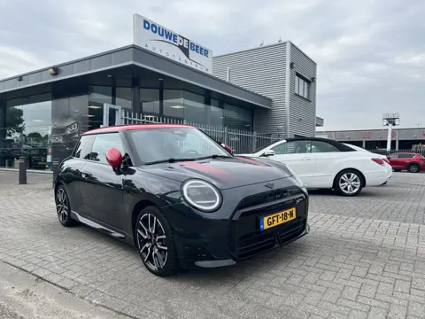 MINI 3-deurs Cooper SE John Cooper Works M 54.2 kWh pano.dak, stuurverwarming, Leer, etc