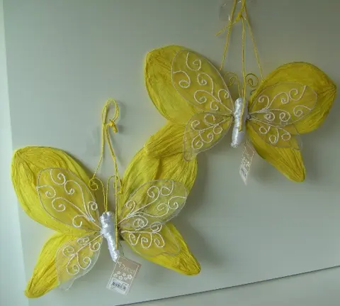 VLINDER VAN CREPEPAPIER 30 CM GEEL NIEUW