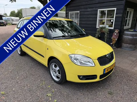 Škoda Fabia Combi 1.6-16V Ambition (bj 2010, automaat)