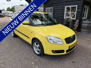 Škoda Fabia Combi 1.6-16V Ambition (bj 2010, automaat)