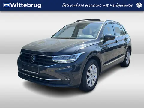 Volkswagen Tiguan 1.4 TSI eHybrid Life / AUTOMAAT/ 245 PK/ PANO/ TREKHAAK/ PARK.SENSOR.V+A/ STUURVER