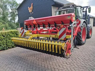 Pottinger Syncro 3020 cultivator met zaaibak (bj 2016)