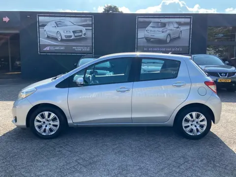Toyota Yaris 1.3 VVT-i Aspiration 5-deurs - Airco ecc - Cruise - Camera - Afneembare trekhaak