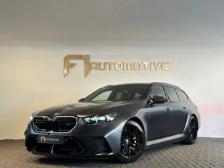 BMW 5-serie Touring M5 Pano|Keramisch|B&W|HuD|Carbon|M Drivers
