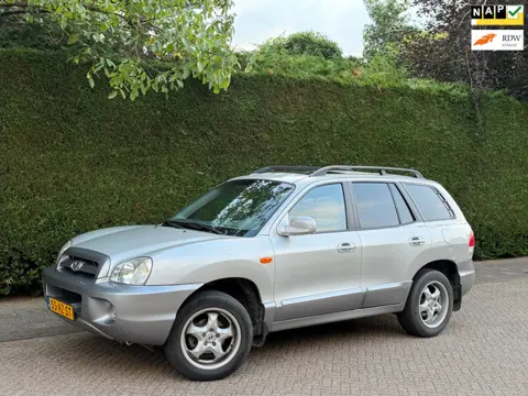 Hyundai Santa Fe 2.0i-16V RIJDT GOED/INRUILKOOPJE