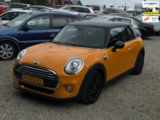 Mini 3-Deurs 1.5 Cooper First Born Edition Vol Optie Automaat Headsup Leer Camera Clima Cruise