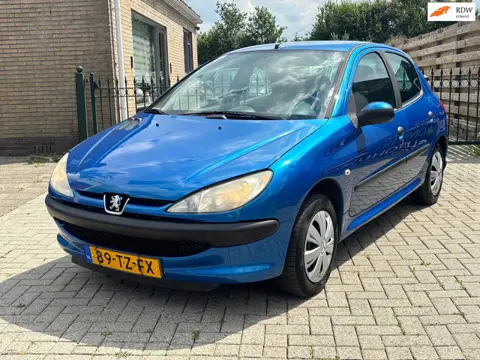 Peugeot 206 1.4 One-line | 5drs | recent nieuwe apk | werkende airco | trekhaak !
