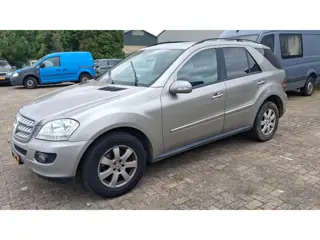 Mercedes-Benz M-Klasse 350 2005 FULL OPTIONS APK 10-26