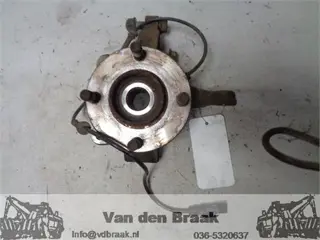 Nissan Micra 1.2 12V 2010-2017 Fusee links voor