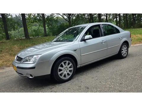 Ford Mondeo 1.8-16V First Edition