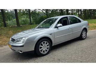 Ford Mondeo 1.8-16V First Edition